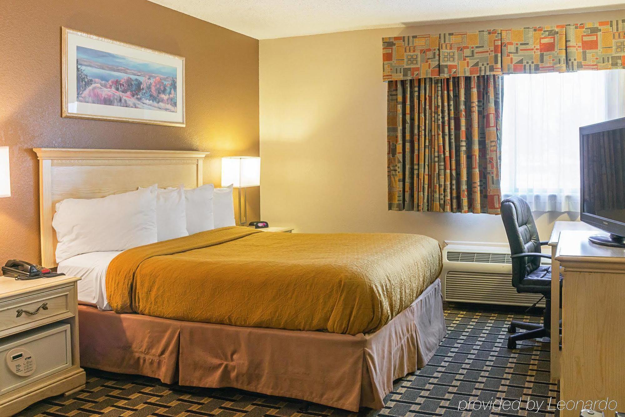 Quality Inn & Suites Detroit Metro Airport Romulus Exterior foto